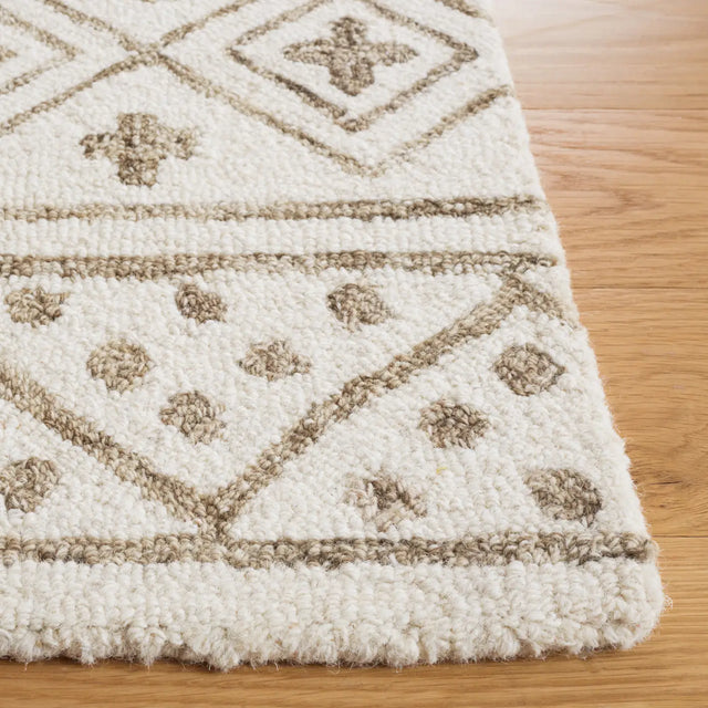 Safavieh Metro 4'-0" x 6'-0" Rug in Ivory / Sage