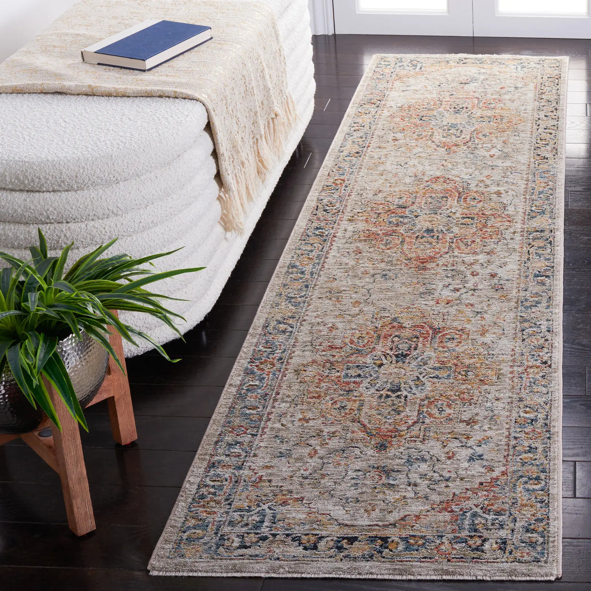 Safavieh Silverado 2'-0" x 8'-0" Rug in Ivory / Blue