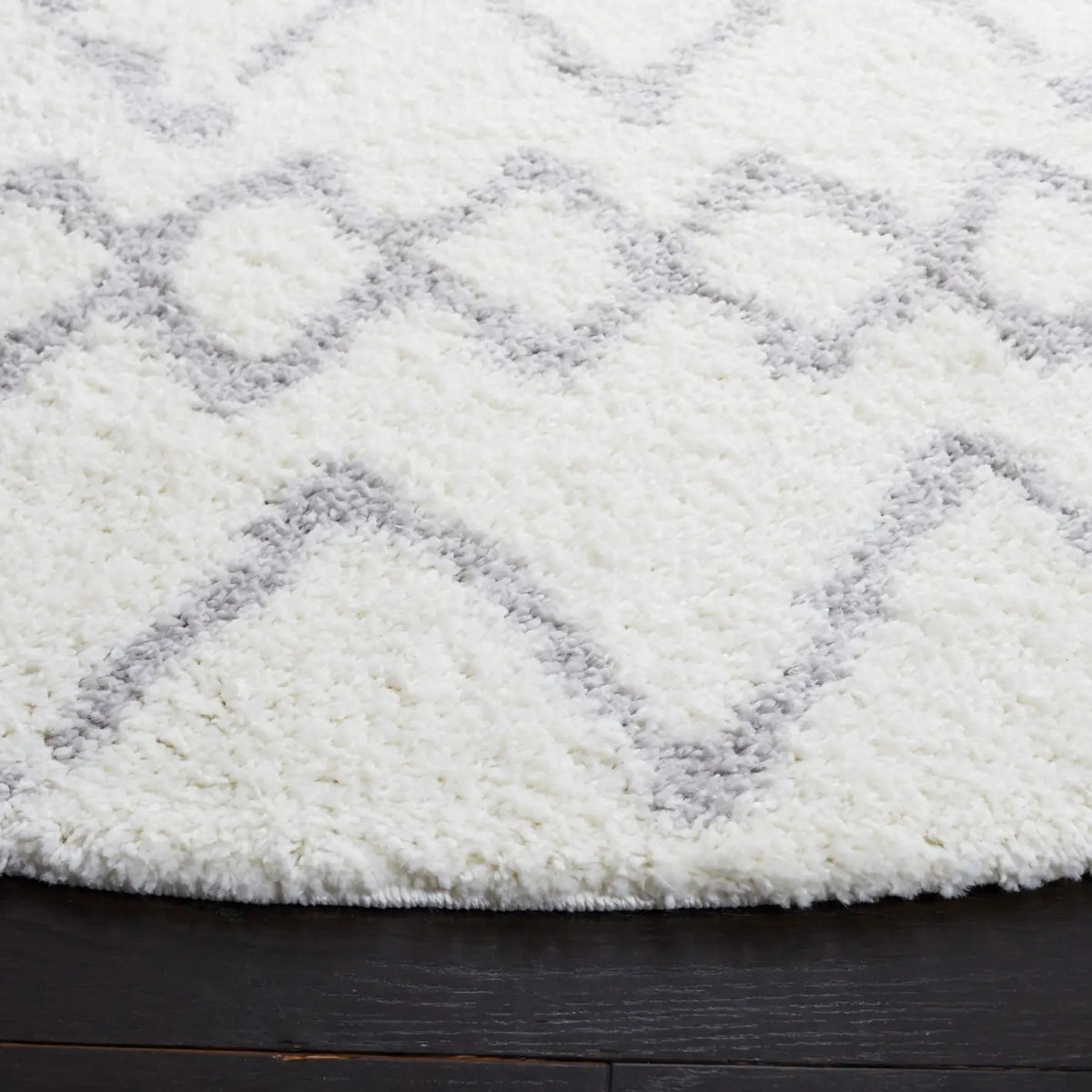 Safavieh Berber Shag 6'-7" x 6'-7" Rug in Ivory / Light Grey