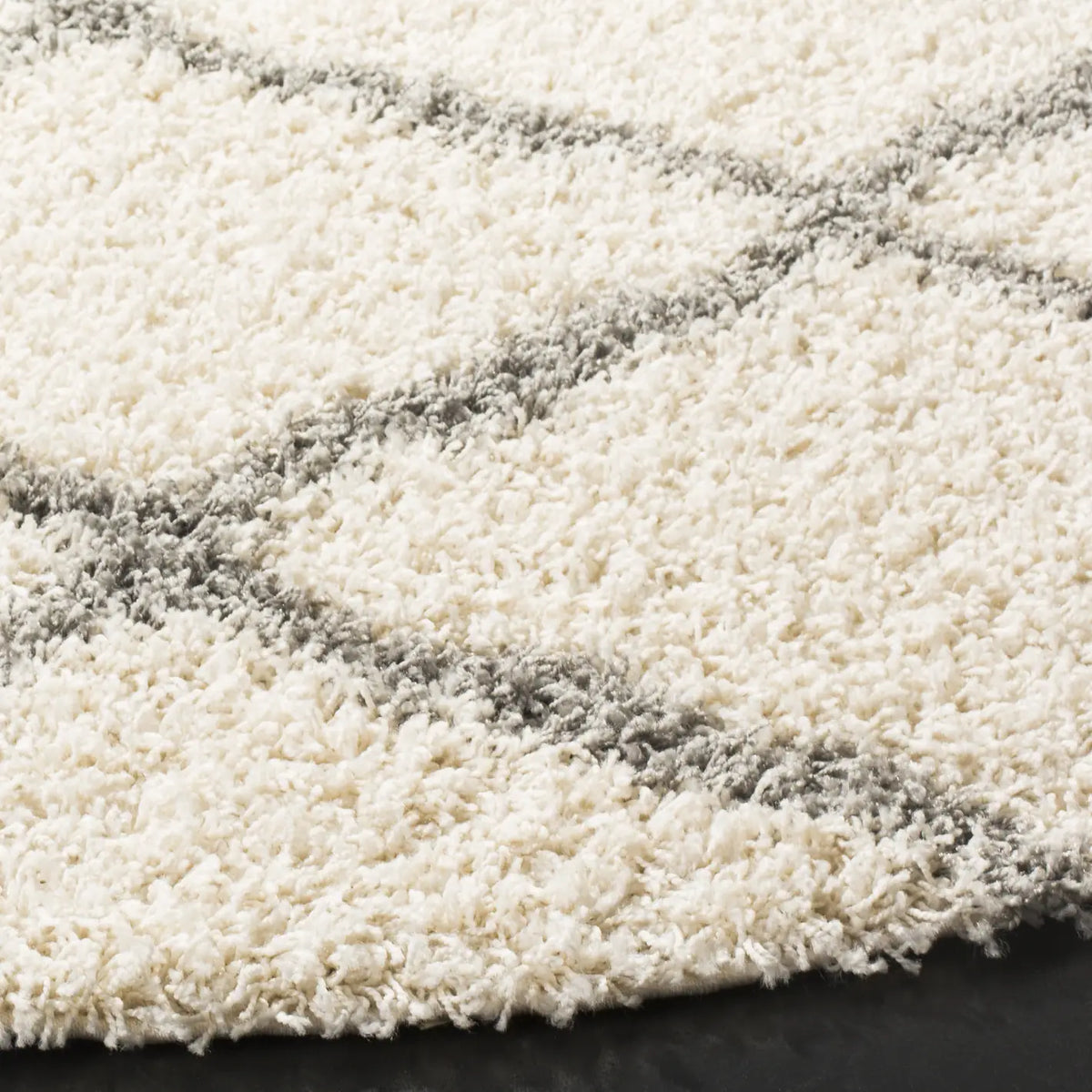 Safavieh Sgd-Dallas Shag 6'-0" x 6'-0" Rug in Ivory / Grey