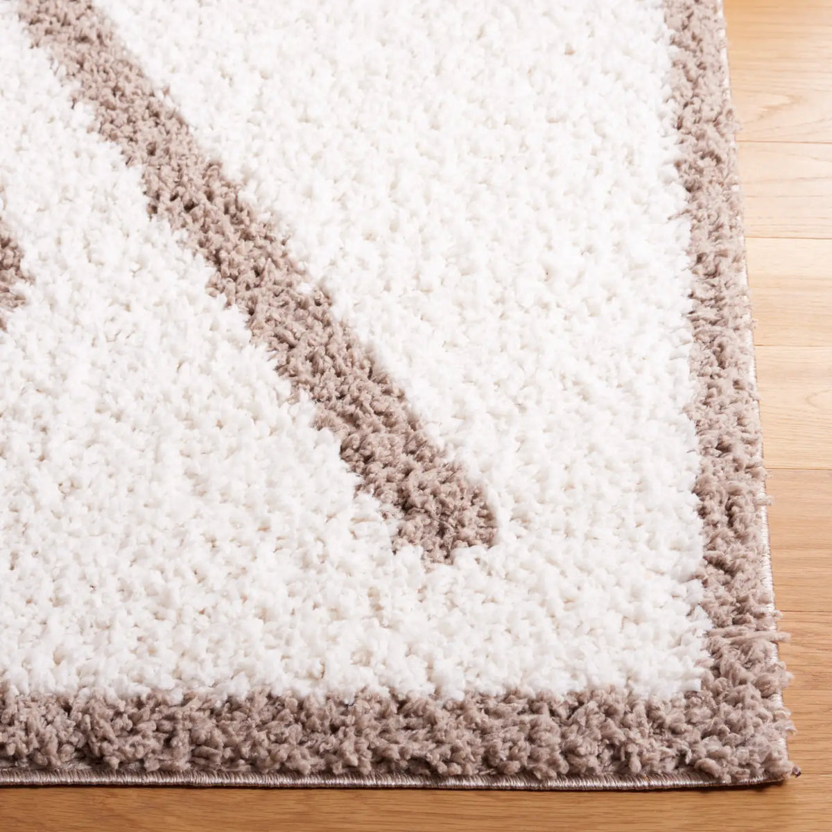 Safavieh Calico Shag 4'-0" x 6'-0" Rug in Ivory / Blue