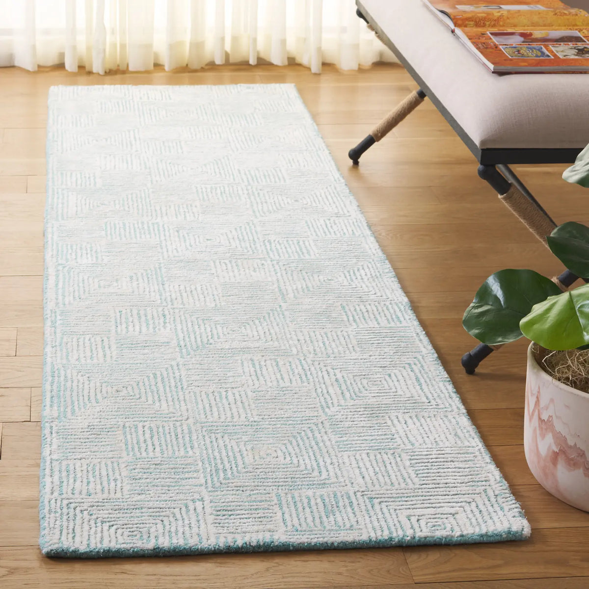 Safavieh Glamour 2'-3" x 8'-0" Rug in Ivory / Turquoise