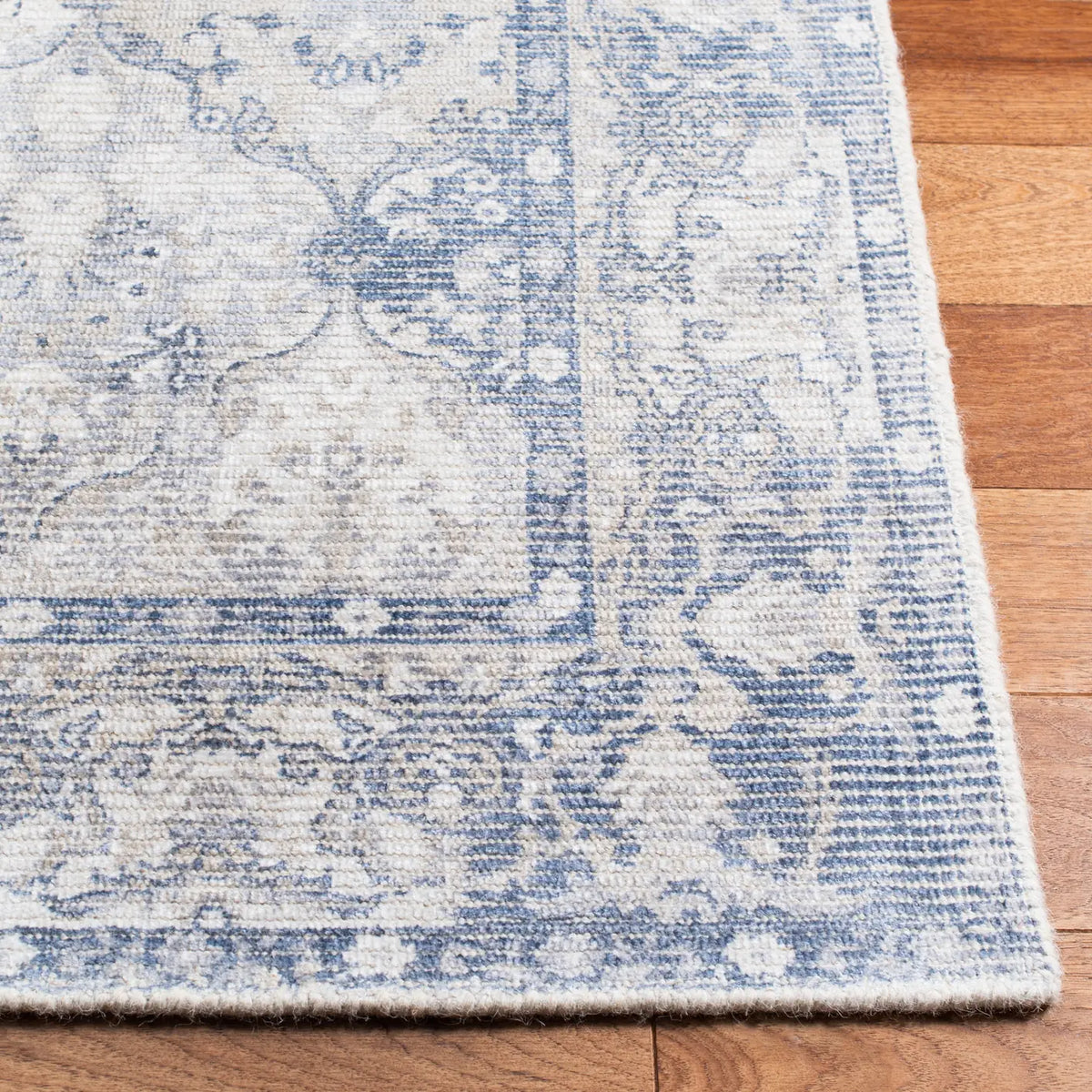 Safavieh Restoration Vintage 5'-0" x 8'-0" Rug in Ivory / Blue