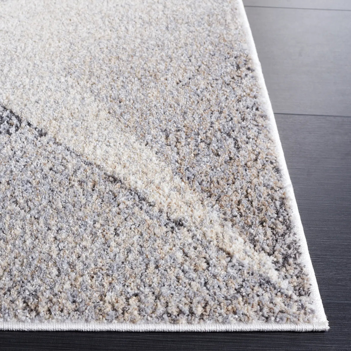 Safavieh Opal 4'-0" x 6'-0" Rug in Grey / Ivory