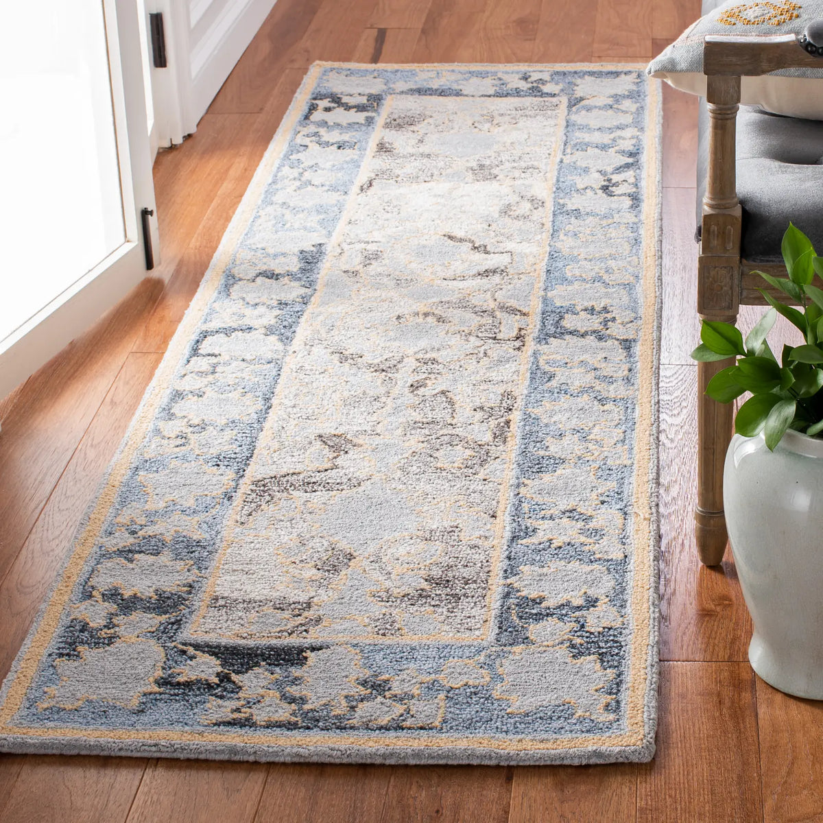 Safavieh Abstract 2'-3" x 8'-0" Rug in Beige / Blue