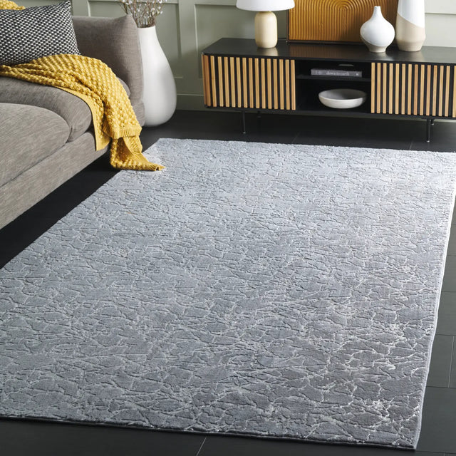 Safavieh Faux Rabbit Fur Metallic 4'-0" x 6'-0" Rug in Grey / Silver