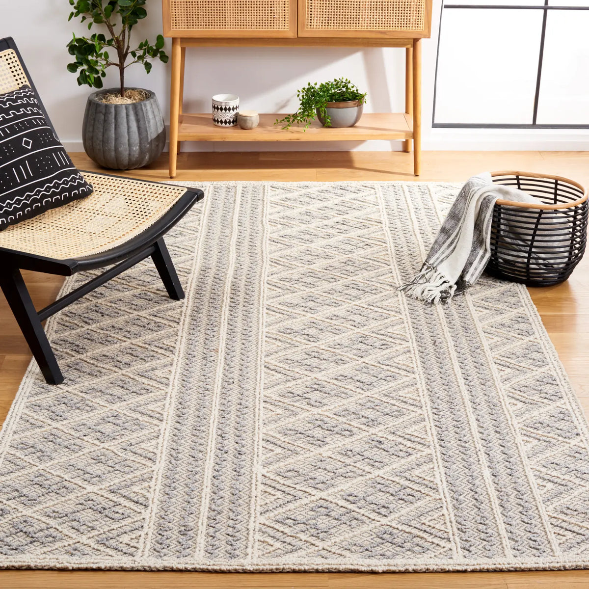 Safavieh Trace 5'-0" x 8'-0" Rug in Grey / Beige