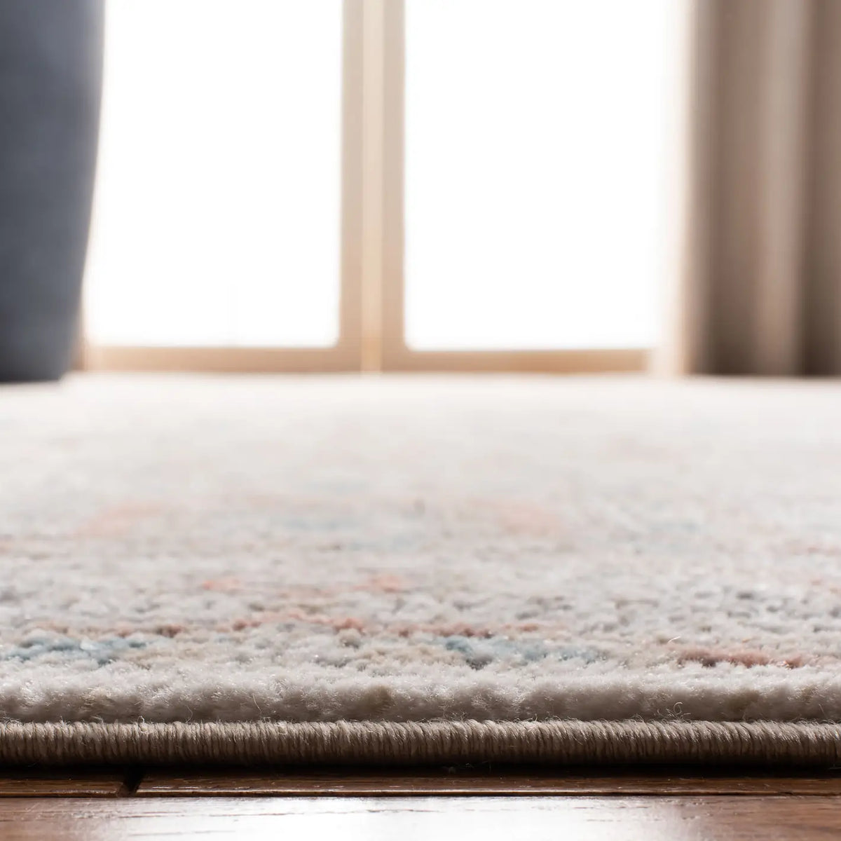 Safavieh Oregon 800 4'-0" x 6'-0" Rug in Grey / Ivory