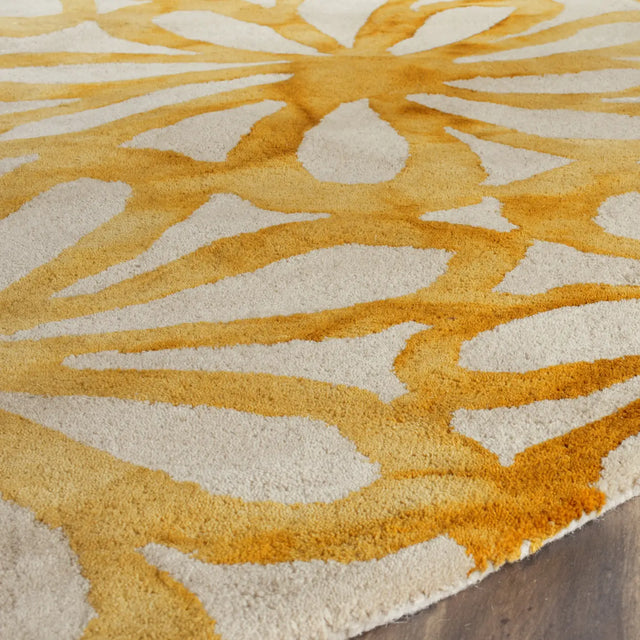 Safavieh Dip Dye 5'-0" x 5'-0" Rug in Beige / Gold