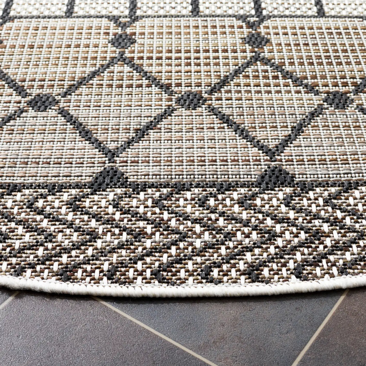 Safavieh Havana 6'-7" x 6'-7" Rug in Light Brown / Black