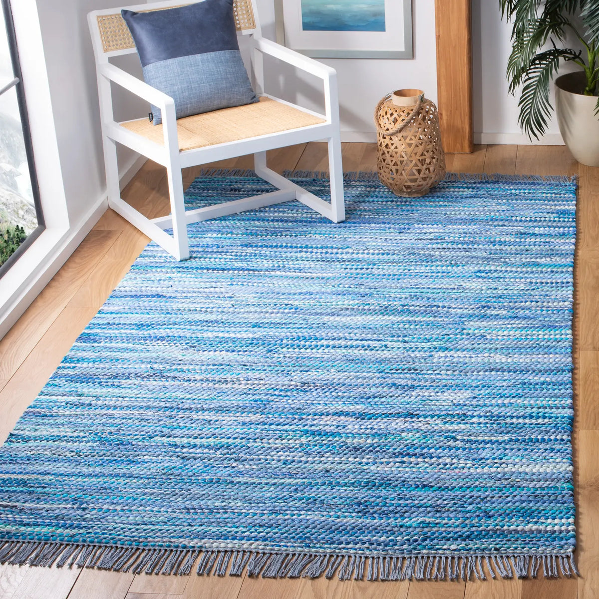 Safavieh Montauk 4'-0" x 6'-0" Rug in Blue