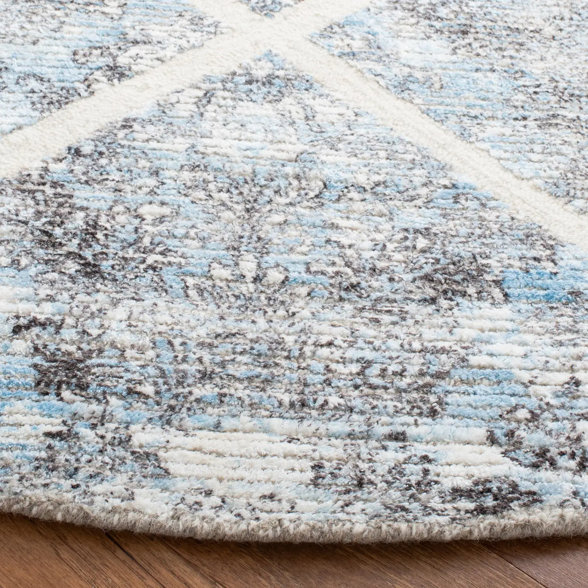 Safavieh Artistry 600 7'-0" x 7'-0" Rug in Ivory / Blue
