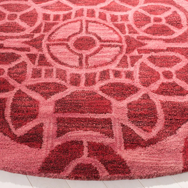 Safavieh Wyndham 7'-0" x 7'-0" Rug in Red
