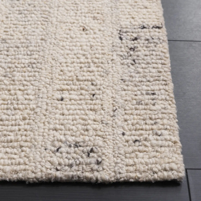 Safavieh Harvest 4'-0" x 6'-0" Rug in Beige