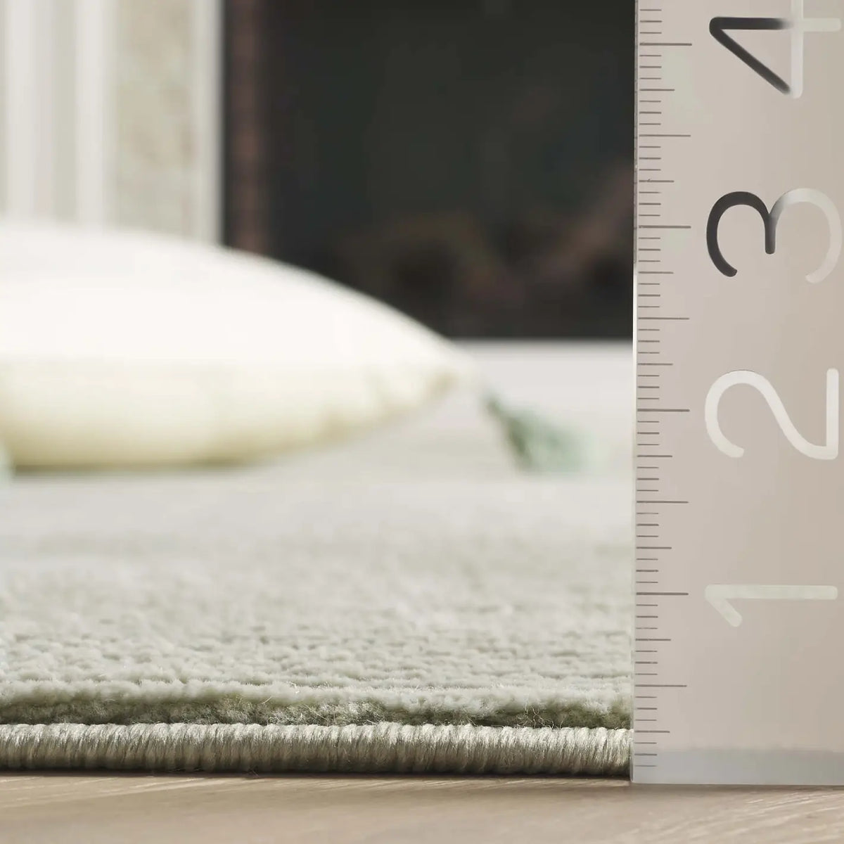 Safavieh Revive 4'-0" x 6'-0" Rug in Sage