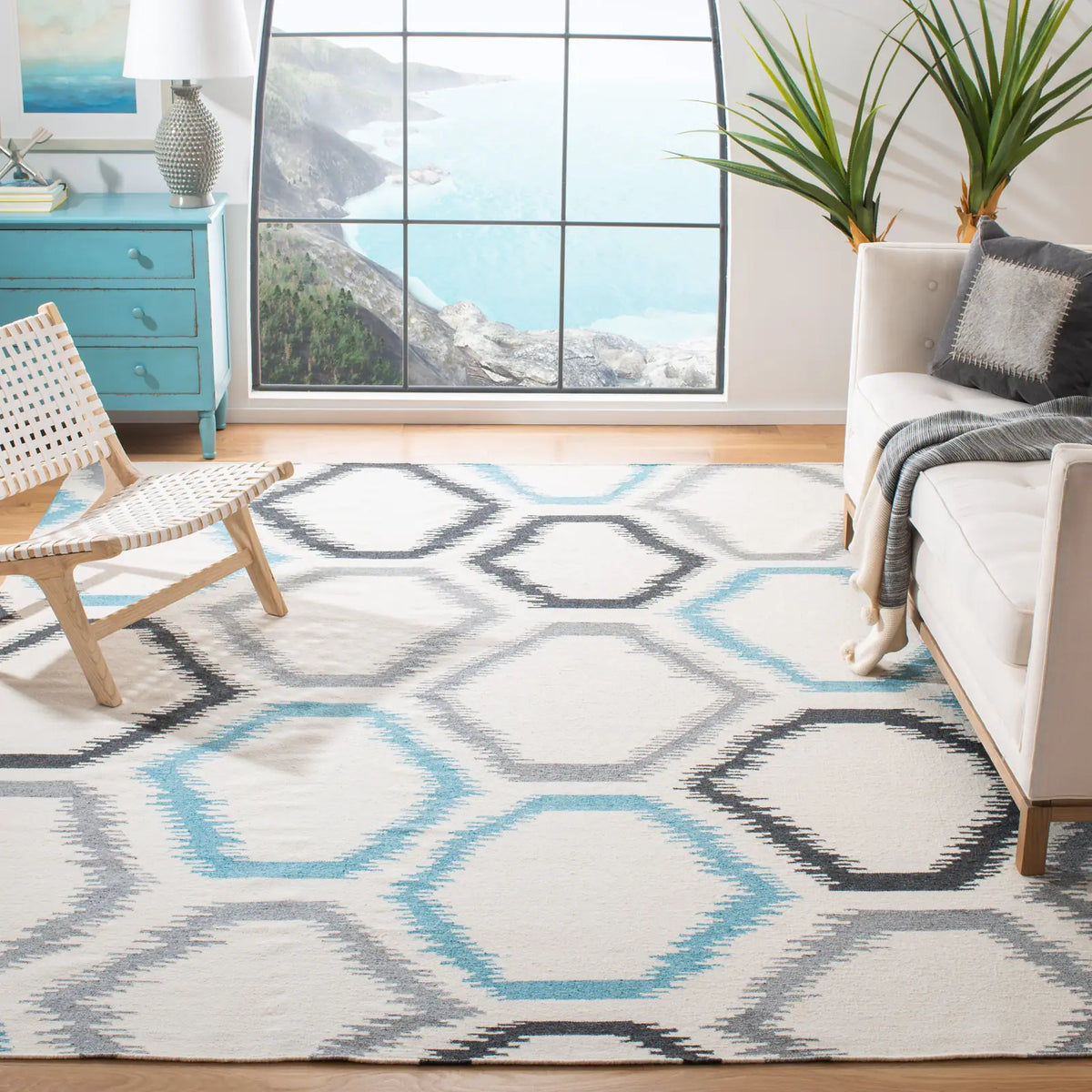 Safavieh Dhurries 8'-0" x 10'-0" Rug in Ivory / Multi