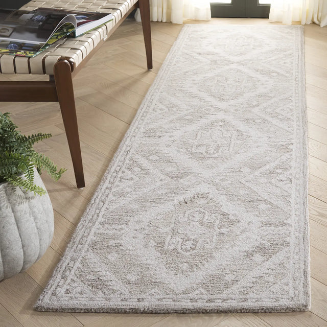 Safavieh Ebony 2'-3" x 9'-0" Rug in Beige / Ivory