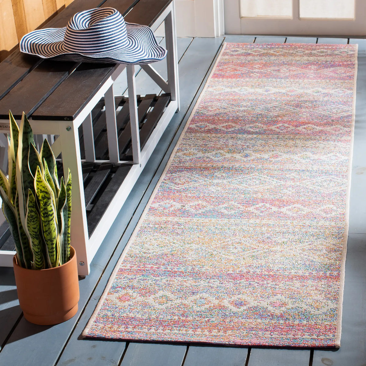 Safavieh Summer 2'-0" x 8'-0" Rug in Ivory / Pink