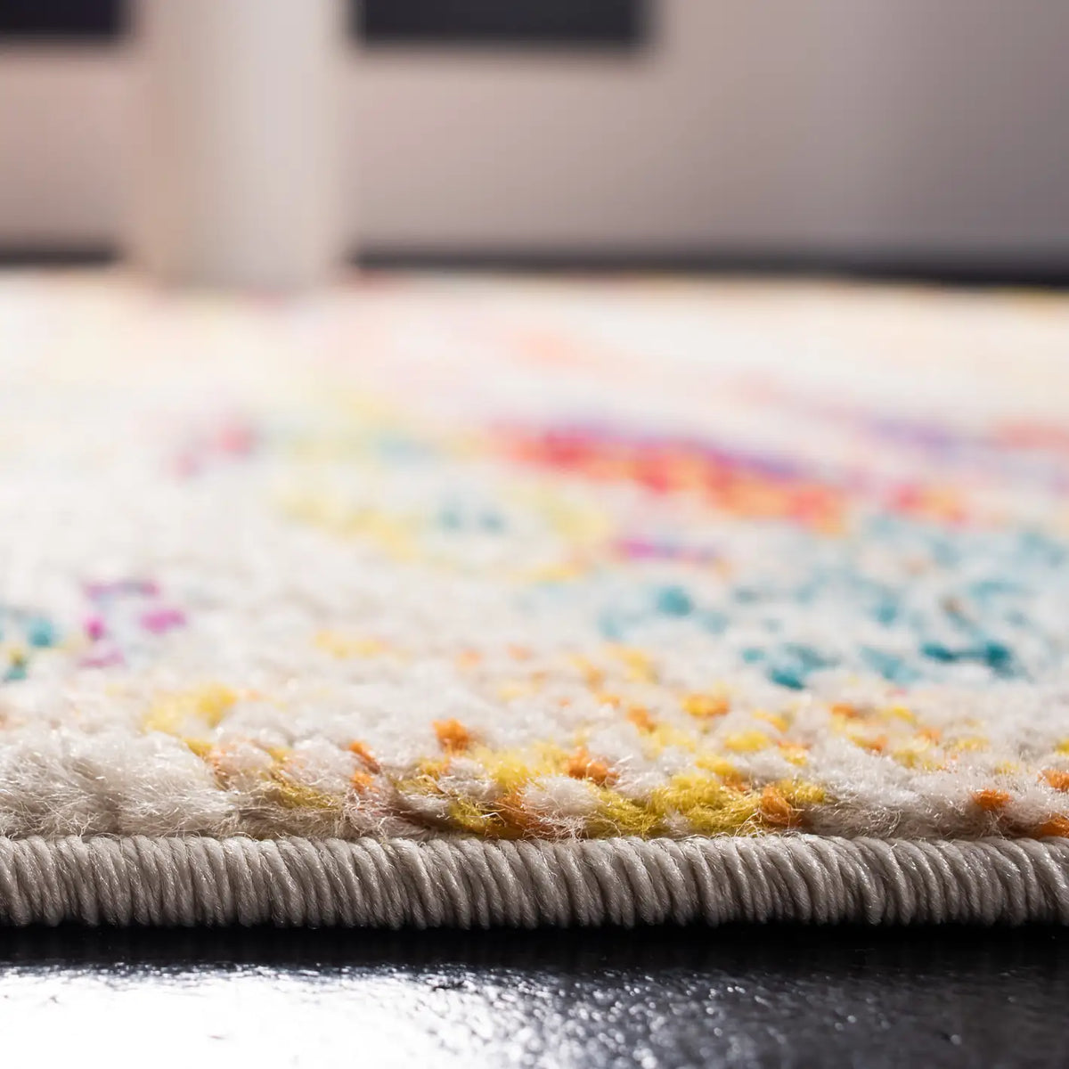 Safavieh Madison 200 4'-0" x 6'-0" Rug in Beige / Yellow