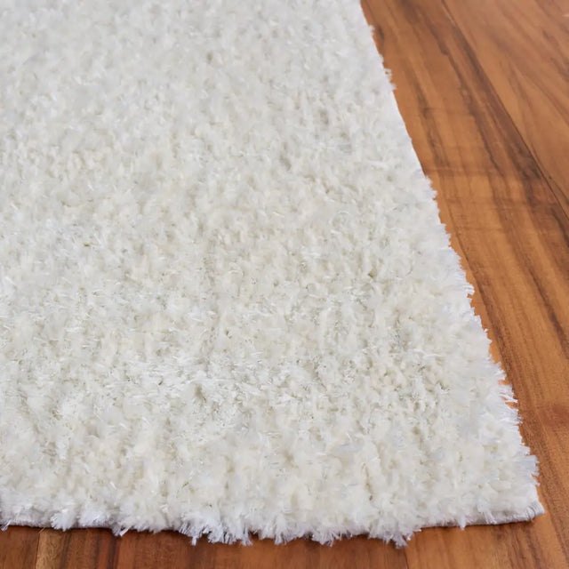 Safavieh Everett Shag 5'-3" x 7'-0" Rug in Ivory
