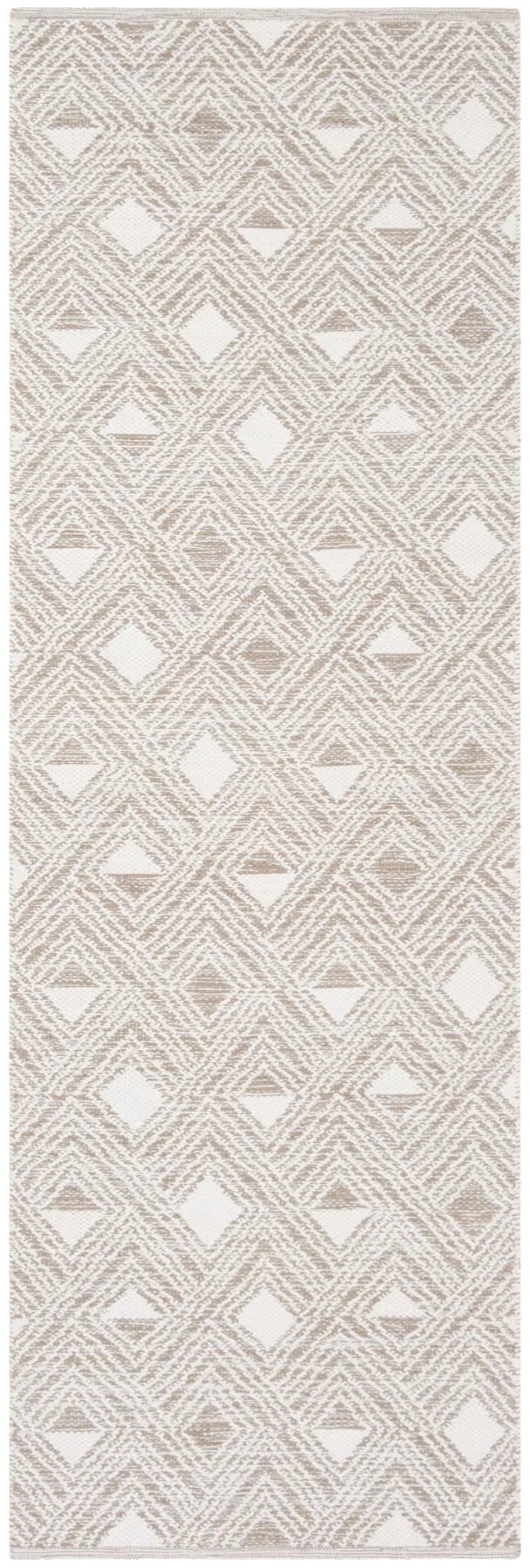 Safavieh Montauk 2'-3" x 7'-0" Rug in Beige / Ivory