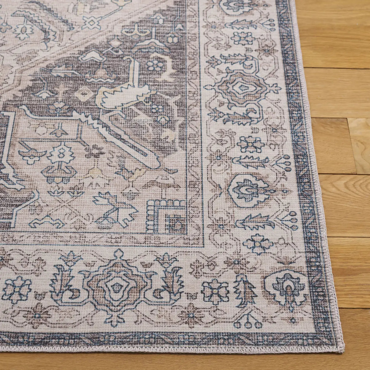 Safavieh Arizona 4'-0" x 6'-0" Rug in Beige / Grey