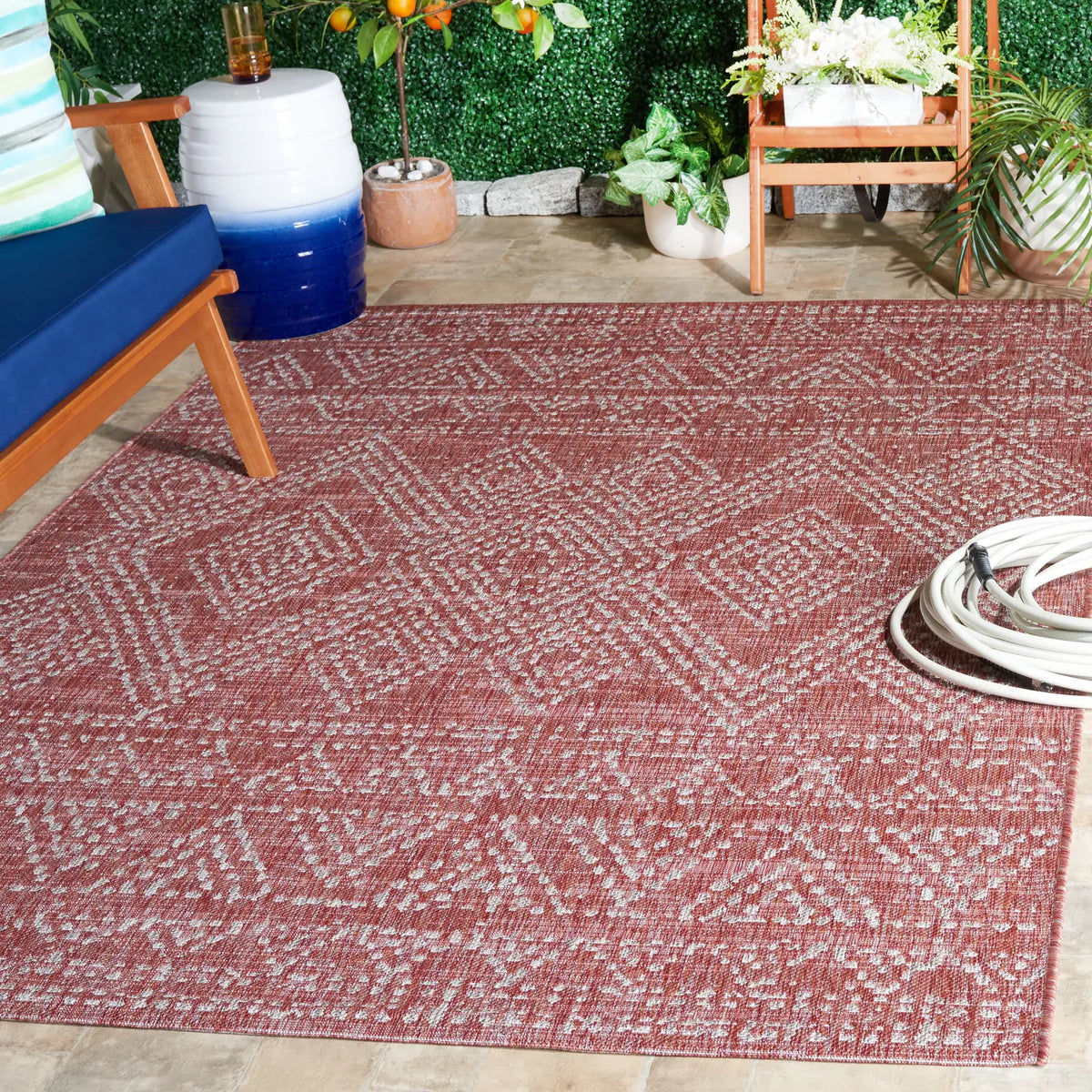Safavieh Courtyard 5'-3" x 7'-7" Rug in Red / Beige