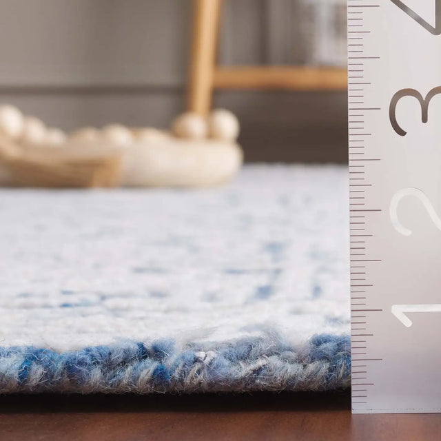 Safavieh Blossom 5'-0" x 8'-0" Rug in Blue / Ivory