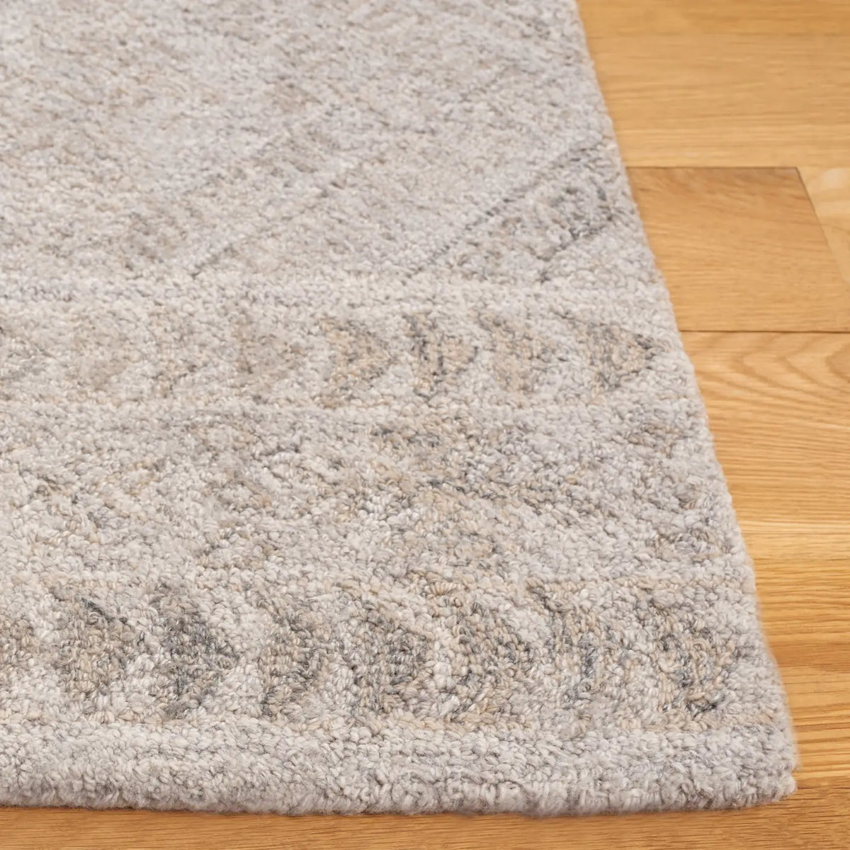 Safavieh Abstract 4'-0" x 6'-0" Rug in Grey / Beige