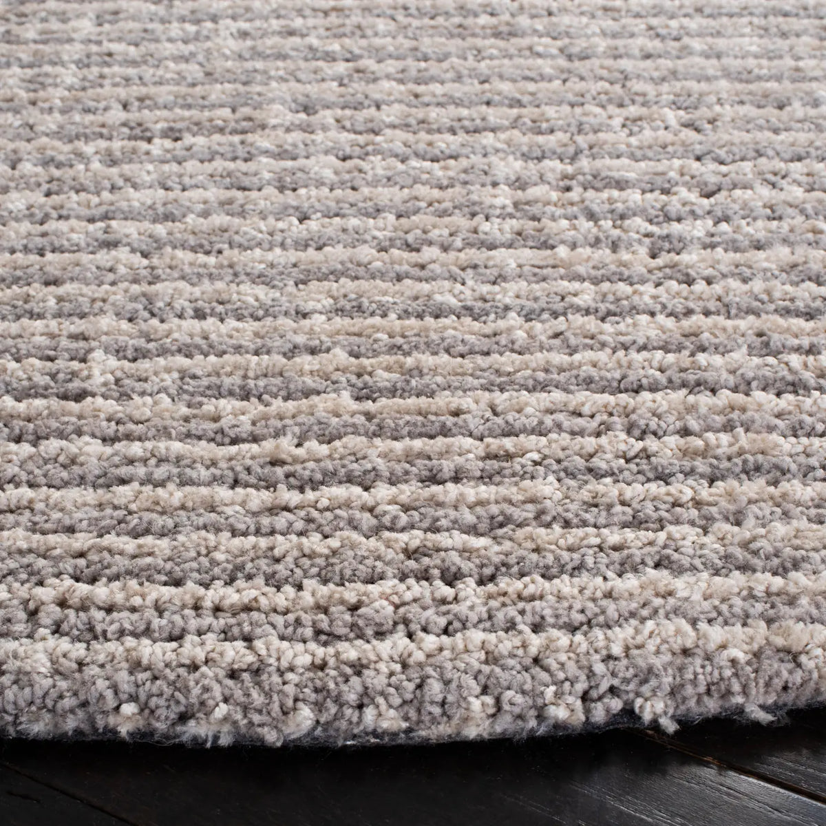 Safavieh Soho 6'-0" x 6'-0" Rug in Silver