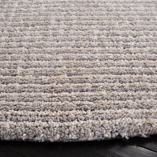 Safavieh Soho 6'-0" x 6'-0" Rug in Silver