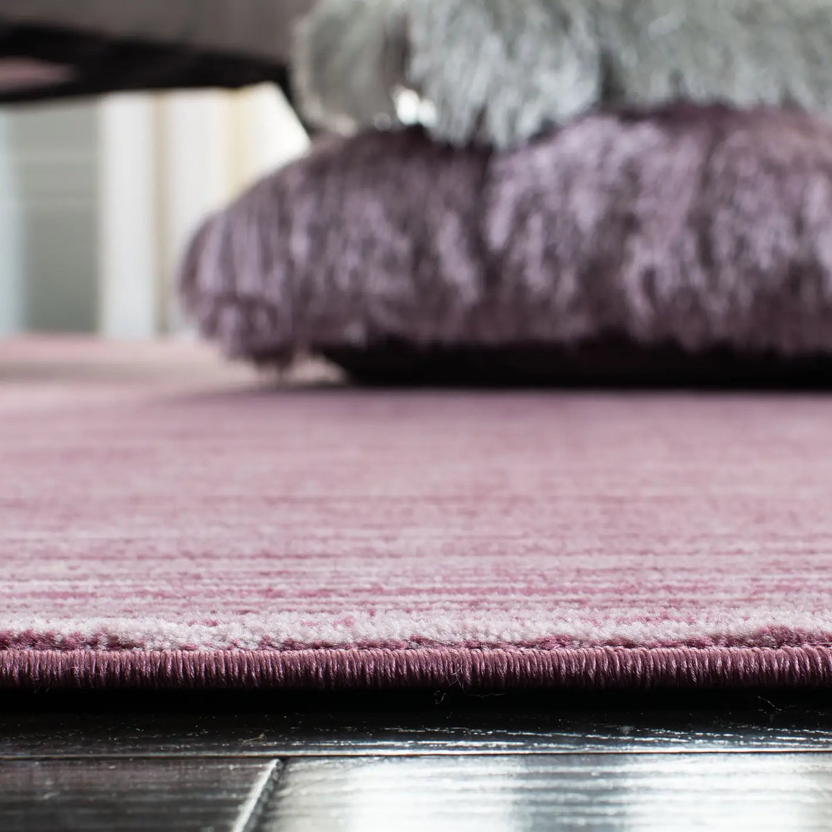 Safavieh Vision 4'-0" x 6'-0" Rug in Grape