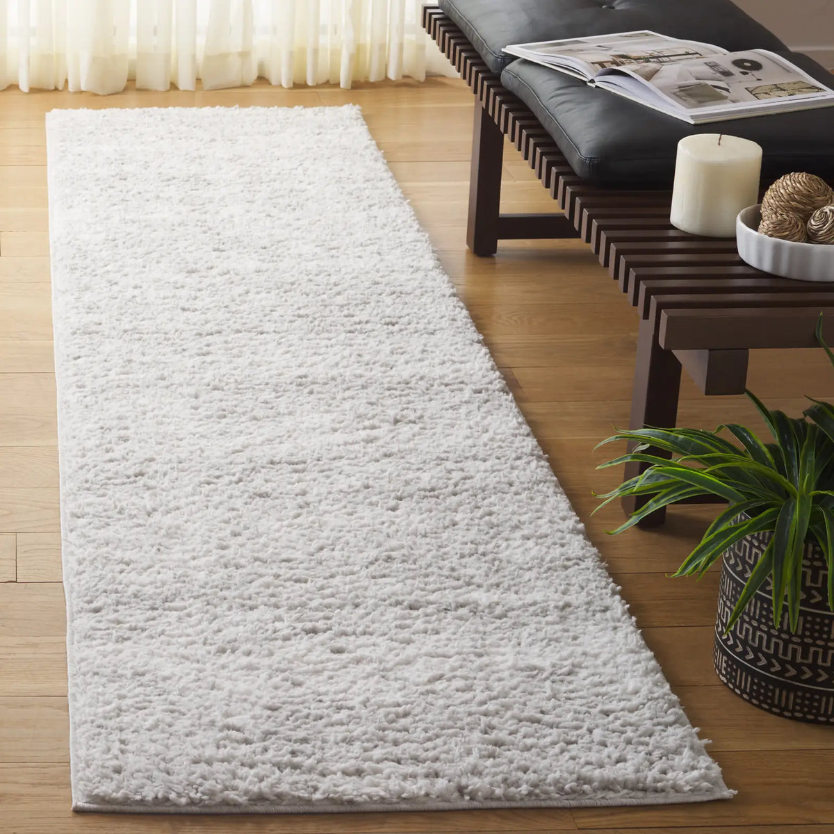 Safavieh Rumi Shag 2'-2" x 8'-0" Rug in Grey / Ivory