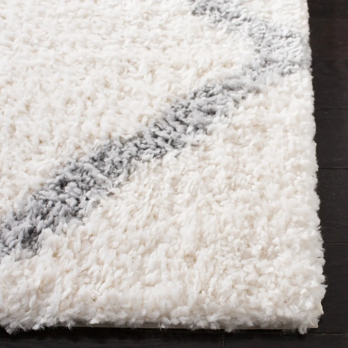 Safavieh Parma Shag 4'-0" x 6'-0" Rug in Cream / Grey
