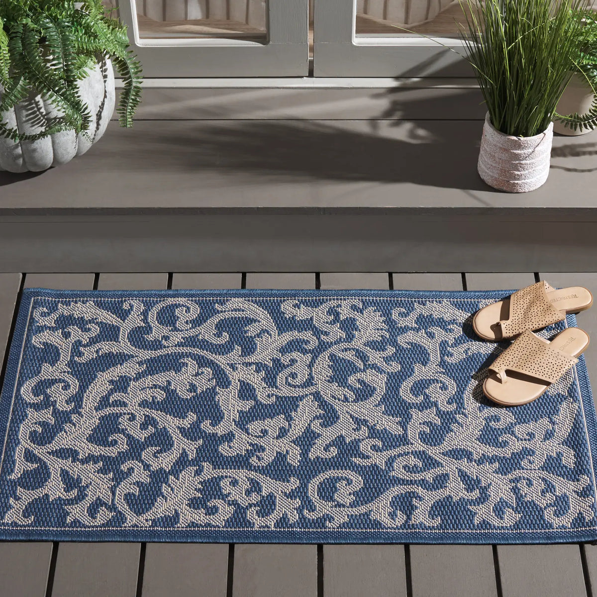 Safavieh Courtyard 2'-0" x 3'-7" Rug in Blue / Natural