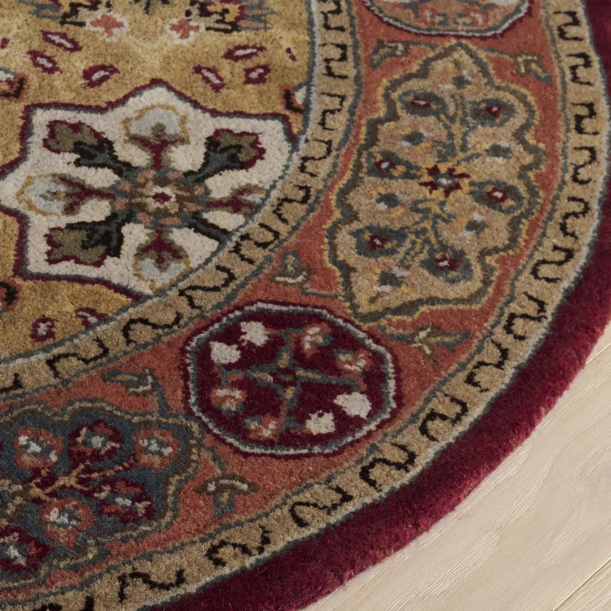 Safavieh Persian Legend 4'-6" x 6'-6" Rug in Red / Rust