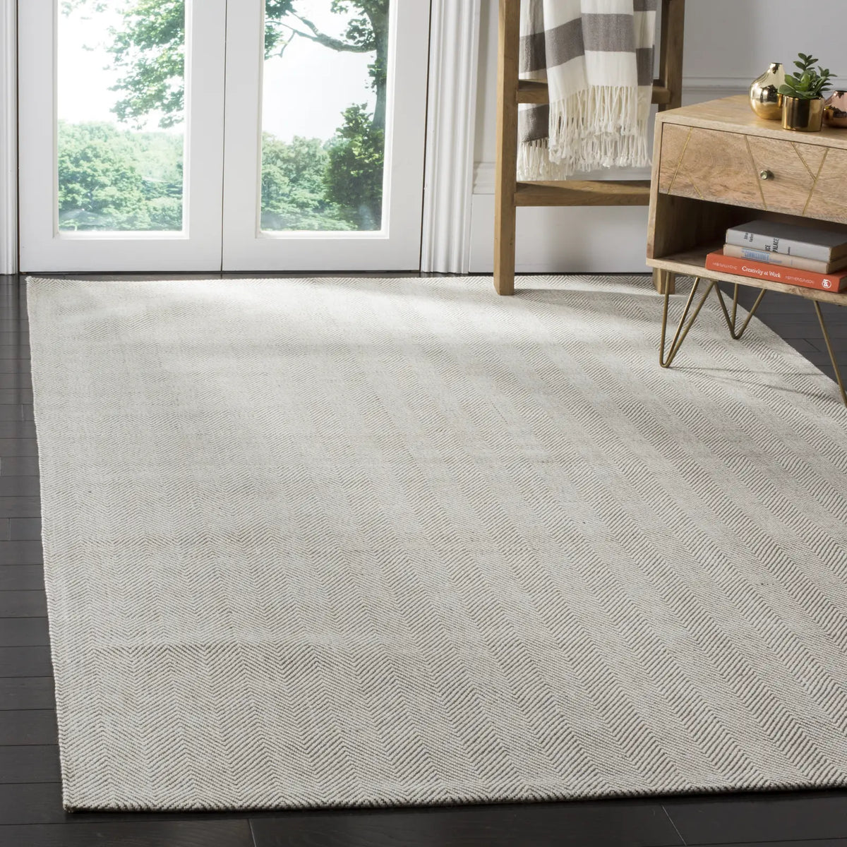 Safavieh Marbella 5'-0" x 8'-0" Rug in Silver