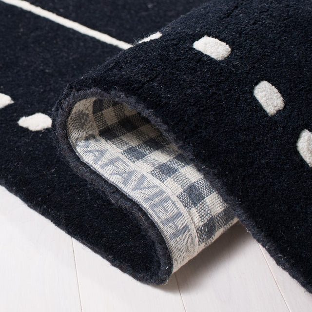 Safavieh Bella Bel151E Black/Ivory Rug