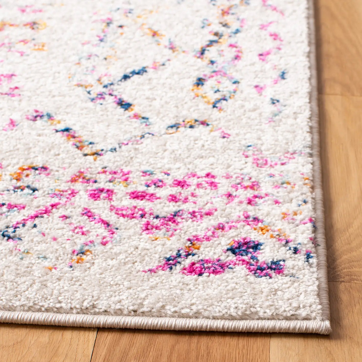 Safavieh Tulum 4'-0" x 6'-0" Rug in Ivory / Fuchsia