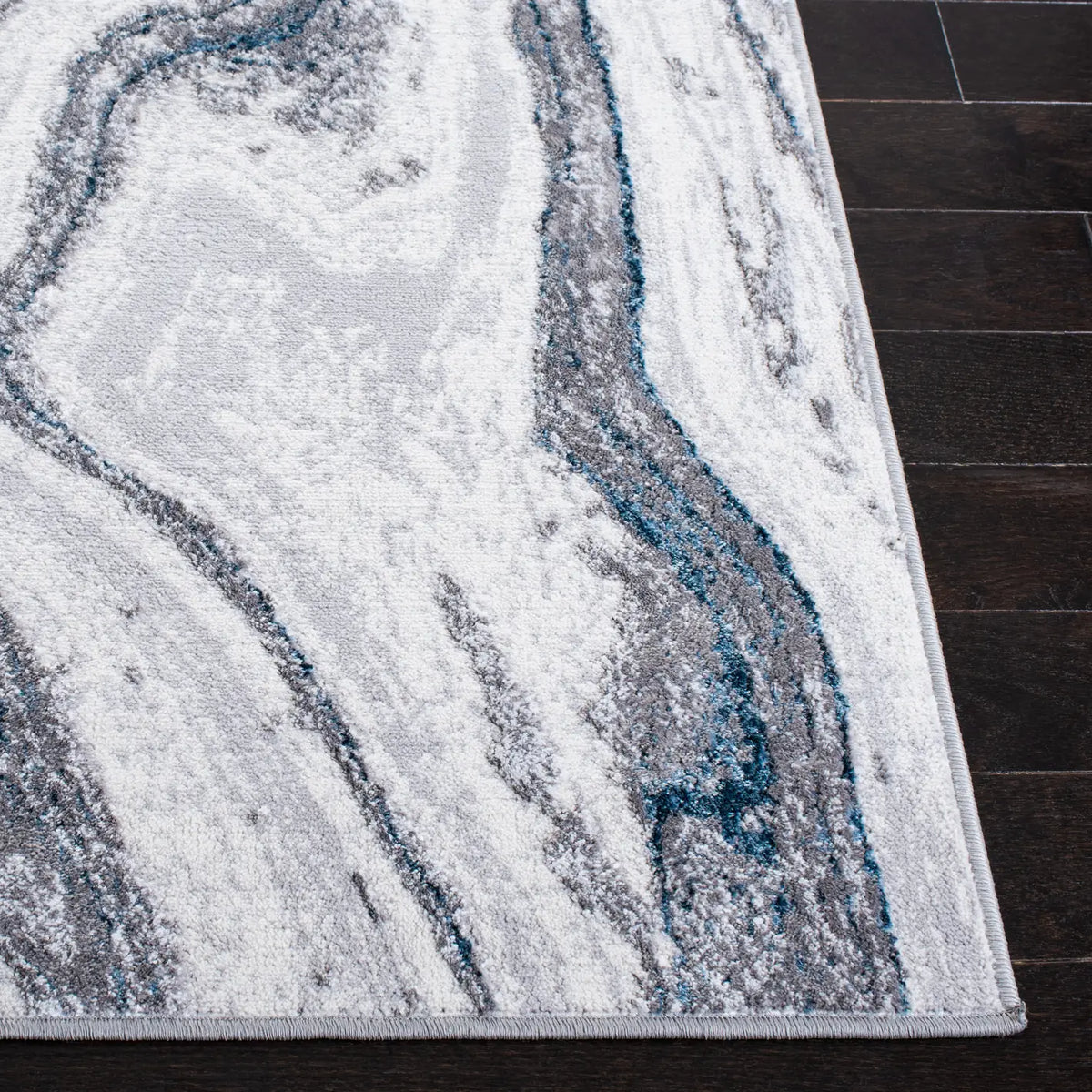 Safavieh Amelia 4'-5" x 6'-5" Rug in Grey / Blue