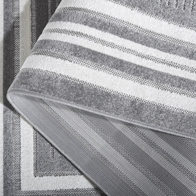 Safavieh Cabana 4'-5" x 6'-5" Rug in Grey / Ivory