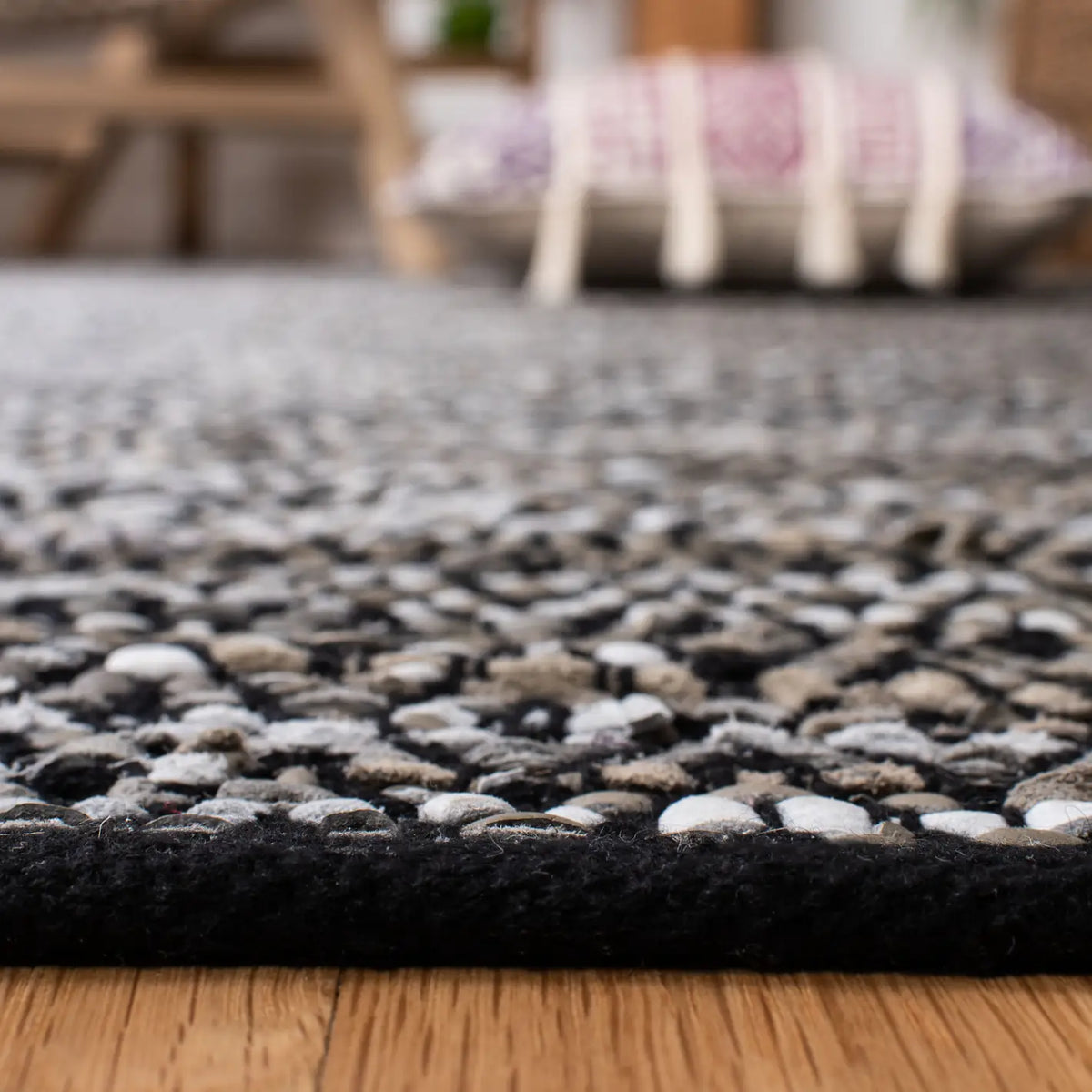 Safavieh Vintage Leather 4'-0" x 6'-0" Rug in Light Grey / Grey