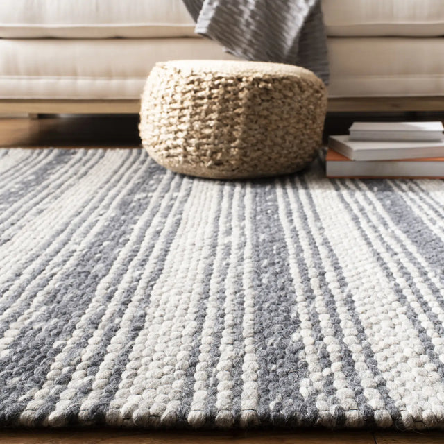 Safavieh Marbella 4'-0" x 6'-0" Rug in Grey / Chocolate