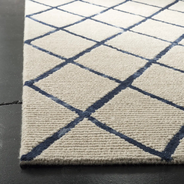 Safavieh Blossom 5'-0" x 8'-0" Rug in Ivory / Navy