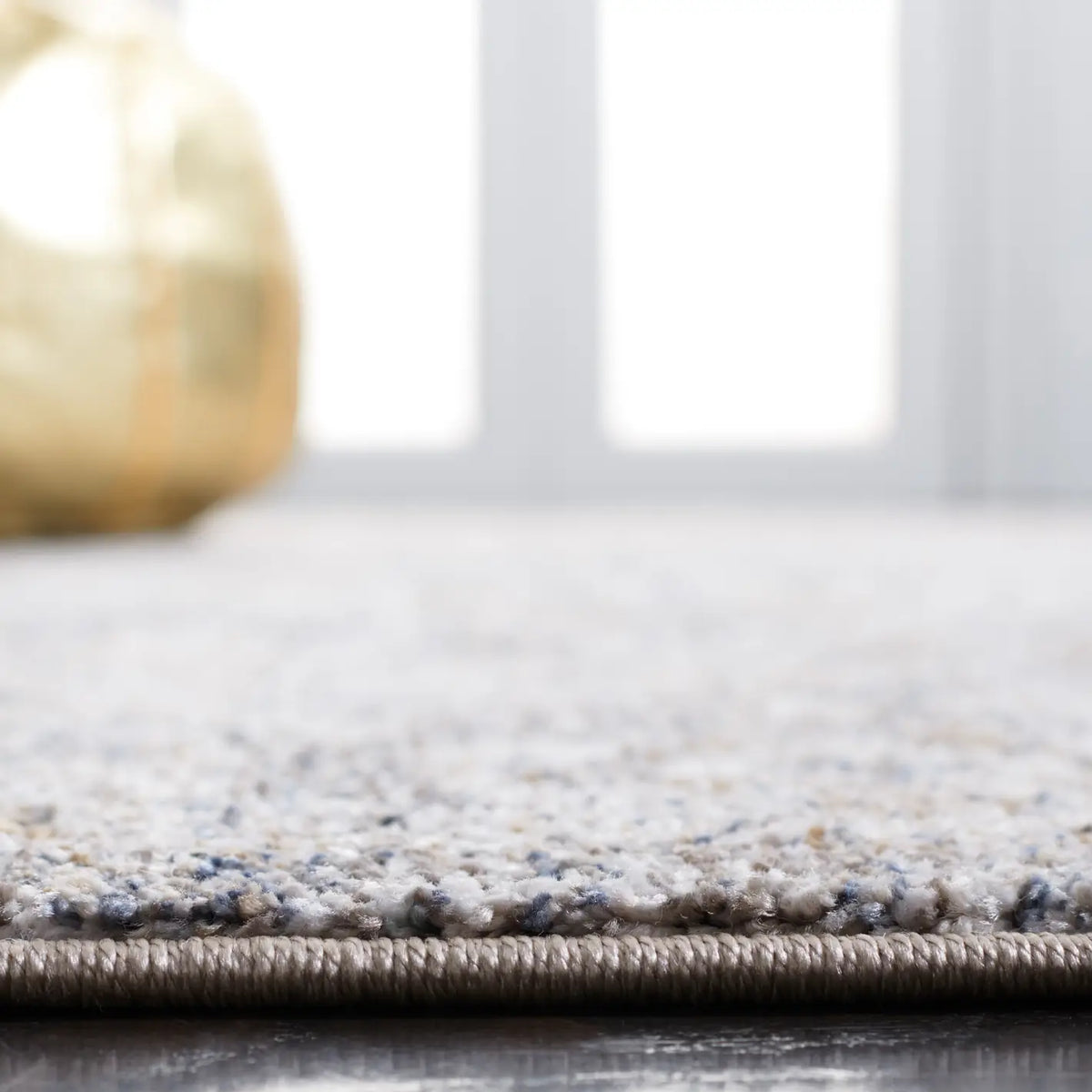 Safavieh Jasmine 4'-5" x 6'-5" Rug in Grey / Blue