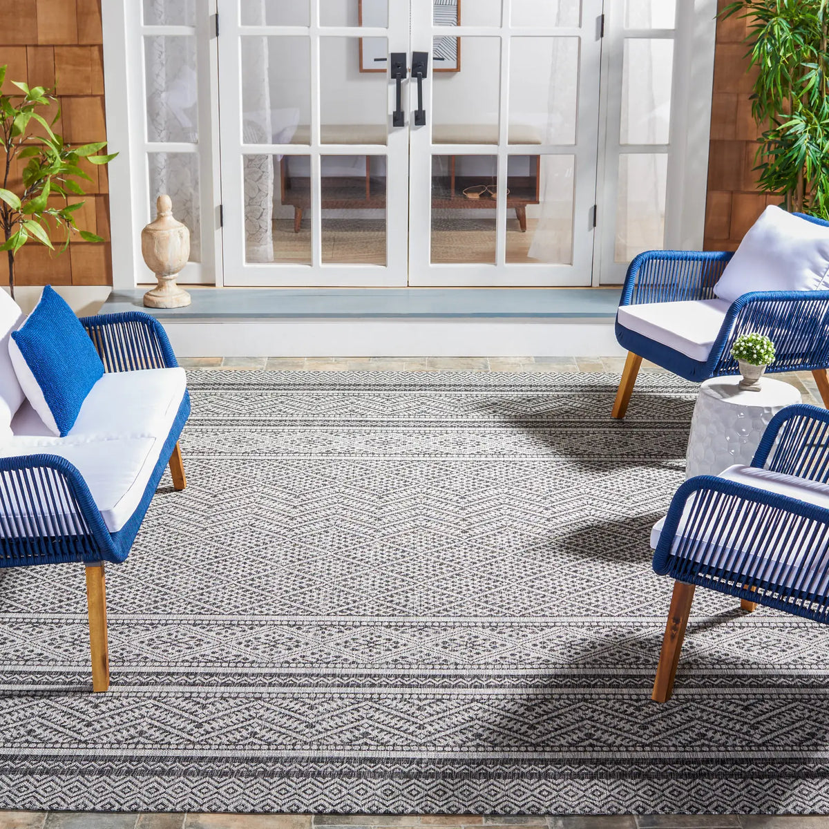 Safavieh Courtyard 10'-0" x 14'-0" Rug in Black / Grey