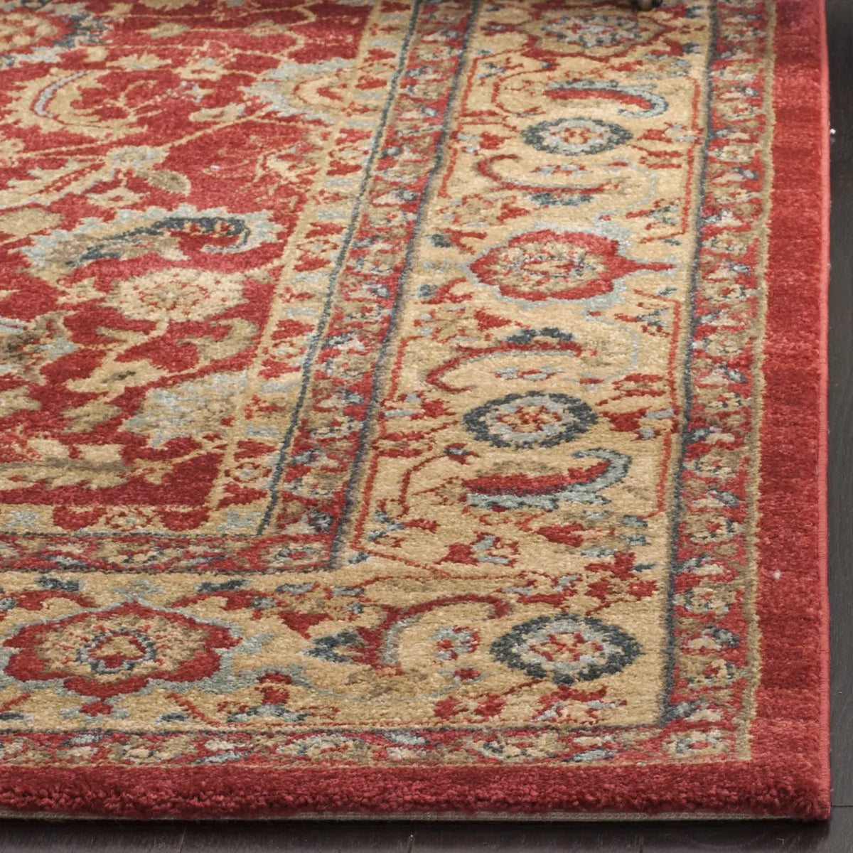 Safavieh Mahal 5'-1" x 7'-7" Rug in Red / Natural
