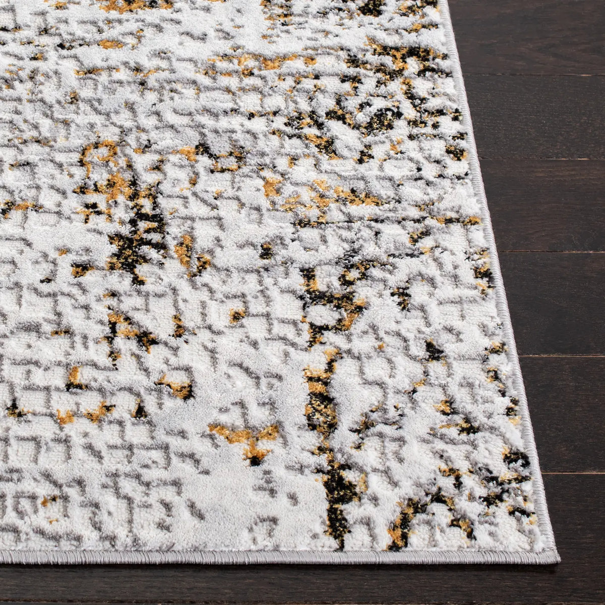 Safavieh Amelia 4'-5" x 6'-5" Rug in Grey / Gold