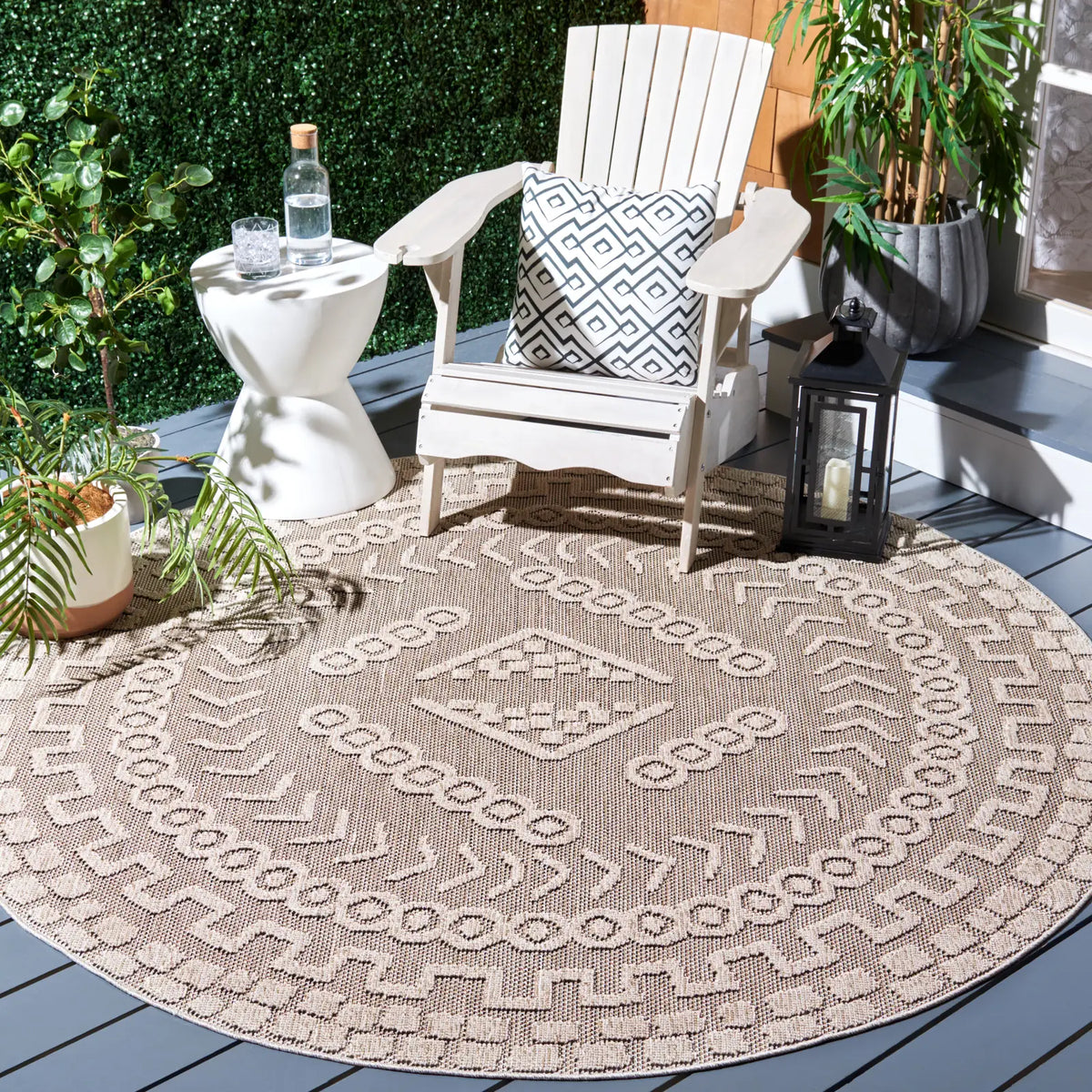 Safavieh Global 6'-7" x 6'-7" Rug in Beige / Light Beige
