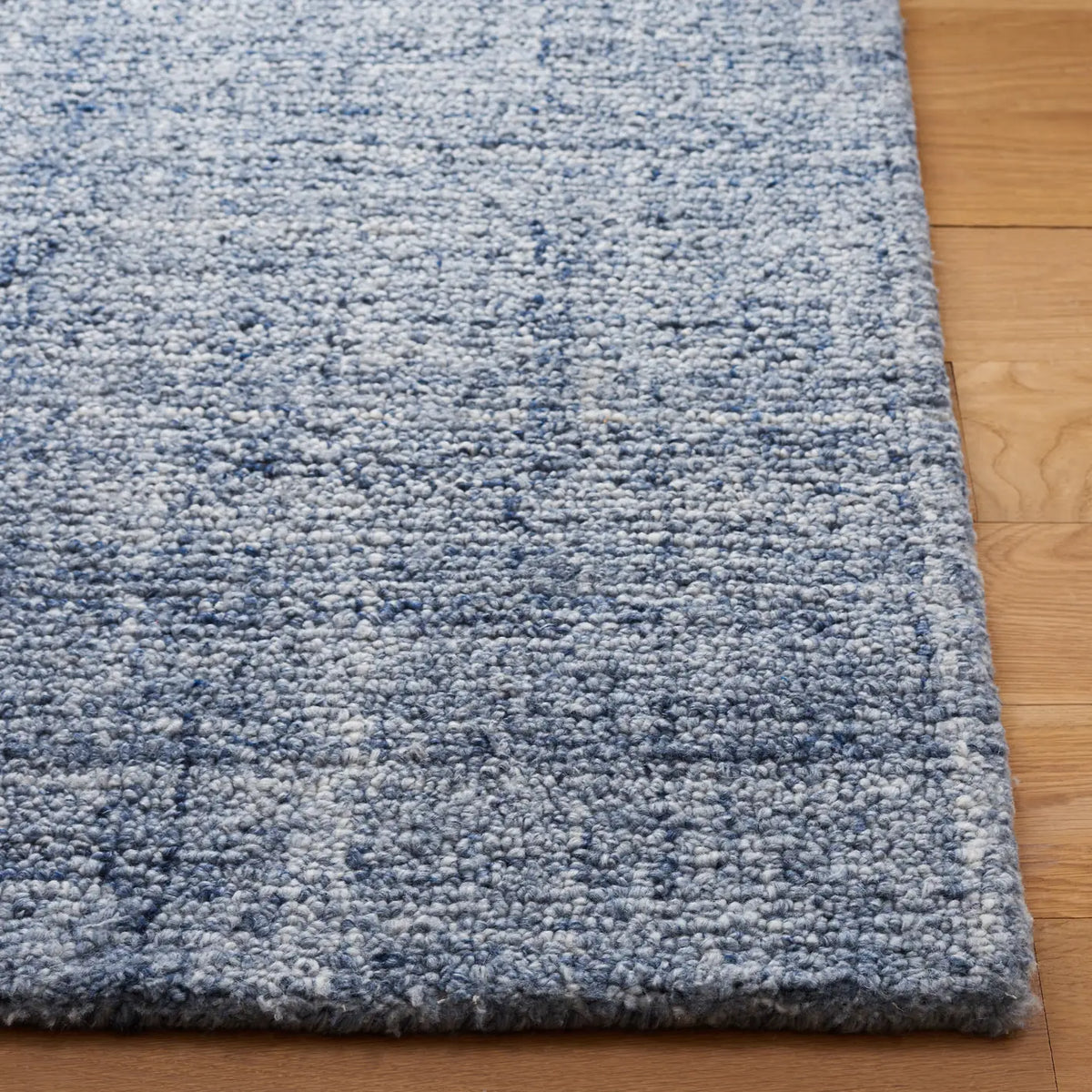 Safavieh Abstract 4'-0" x 6'-0" Rug in Ivory / Navy